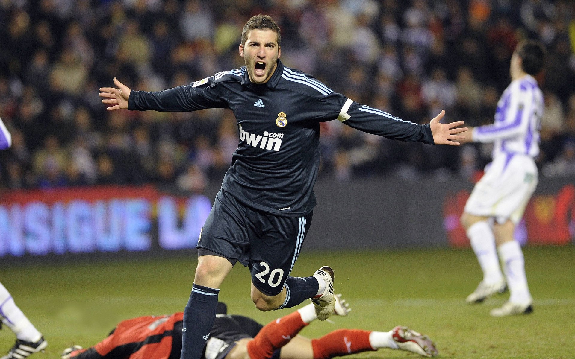 主帅带头质疑，东契奇暴走：打得不是对手，是裁判！，东契奇太厉害